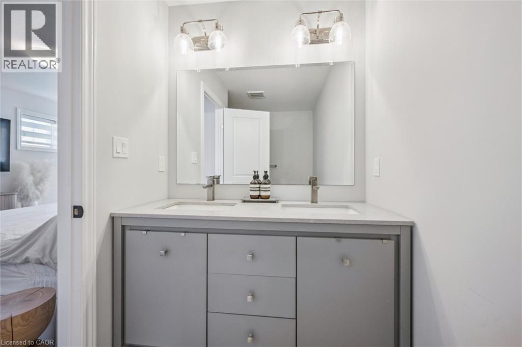 523 HOLLYBROOK Crescent, Kitchener, Ontario, N2R0P1 — Photo 18