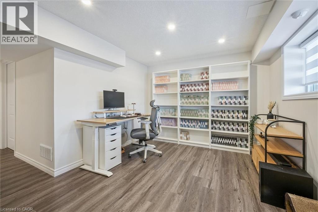 523 HOLLYBROOK Crescent, Kitchener, Ontario, N2R0P1 — Photo 25