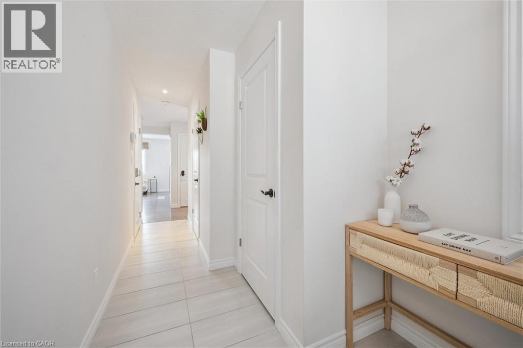 523 HOLLYBROOK Crescent, Kitchener, Ontario, N2R0P1 — Photo 5