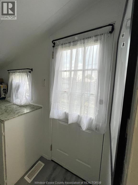 1058 CALIFORNIA, Windsor, Ontario, N9B2Z7 — Photo 14