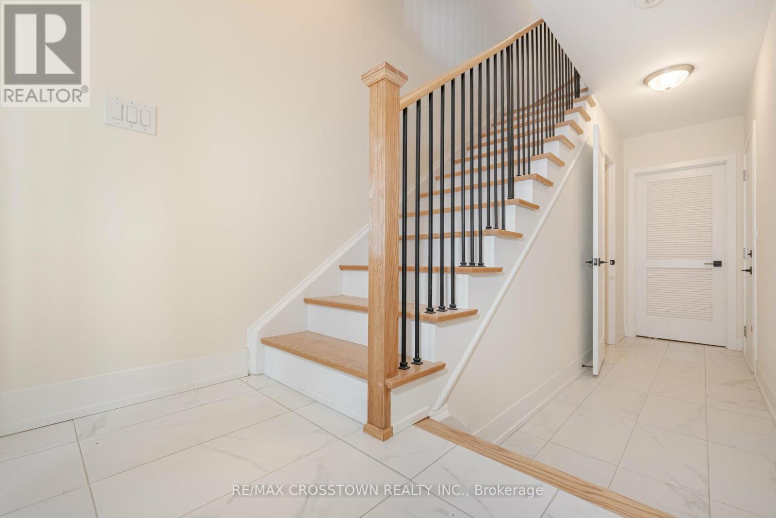 18 MARINERS PIER WAY, Orillia, Ontario, L3V8P4 — Photo 4