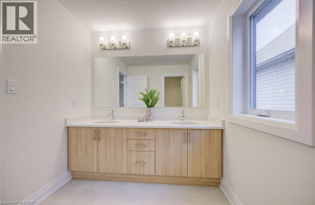 10 JACOB DETWEILLER Drive, Kitchener, Ontario, N2P0J1 — Photo 38