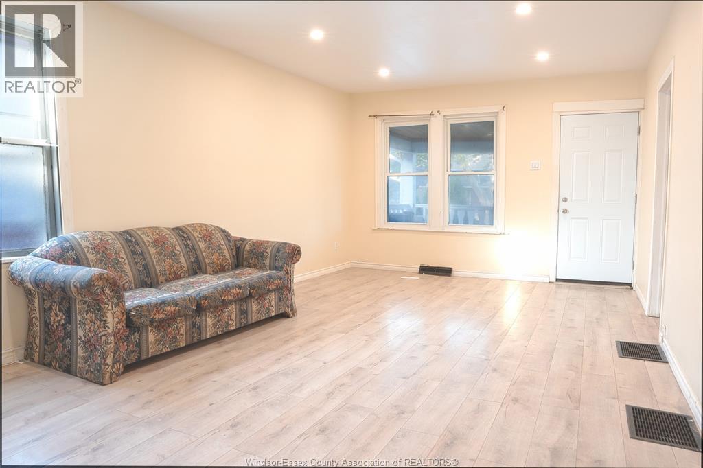 1025 CURRY AVENUE, Windsor, Ontario, N9B2A6 — Photo 2