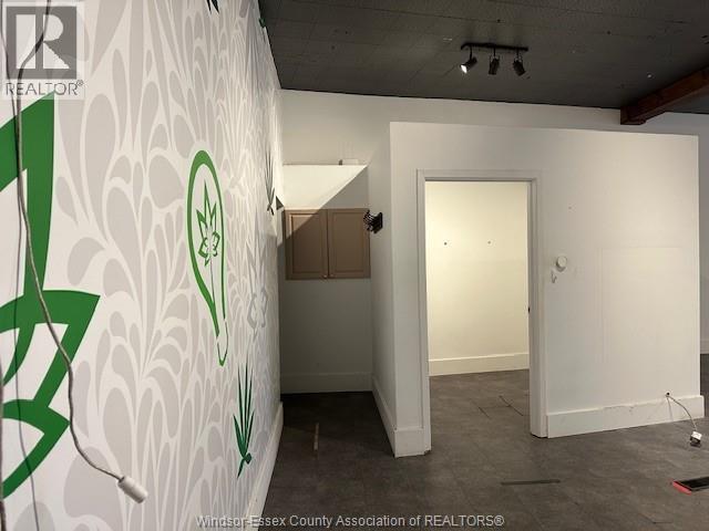 125 TECUMSEH ROAD West, Windsor, Ontario, N8X1E9 — Photo 2