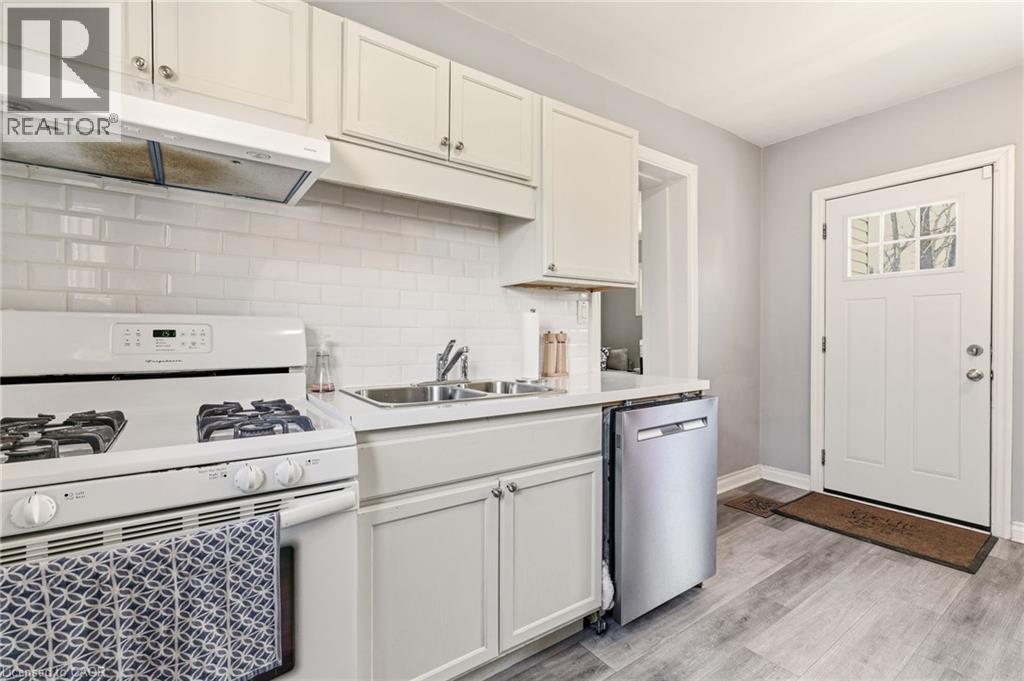 35 DUNDAS Street, Dundas, Ontario, L8H1A1 — Photo 15