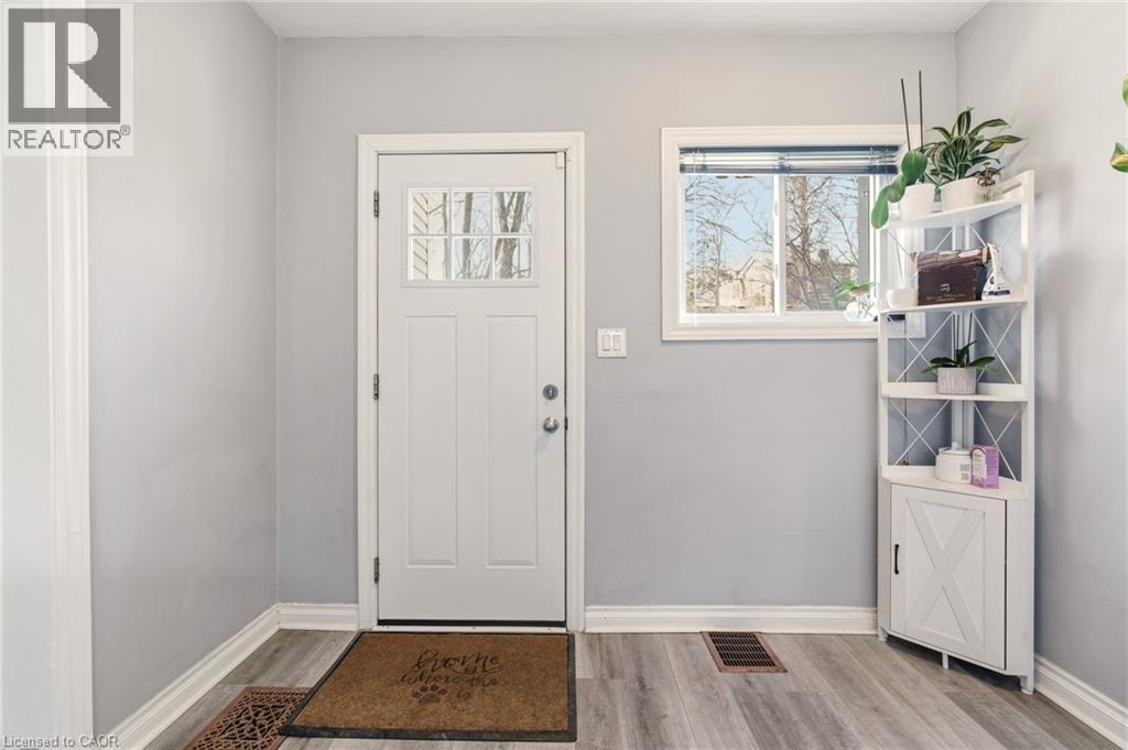 35 DUNDAS Street, Dundas, Ontario, L8H1A1 — Photo 18