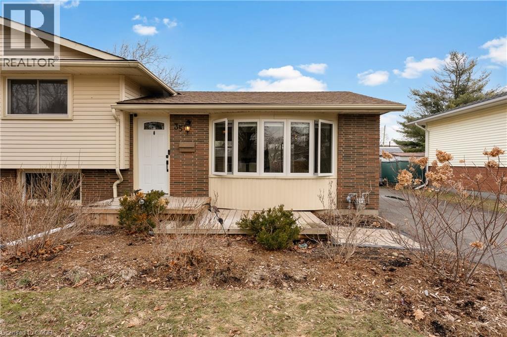 35 BISHOPS Road, St. Catharines, Ontario, L2M1T8 — Photo 2