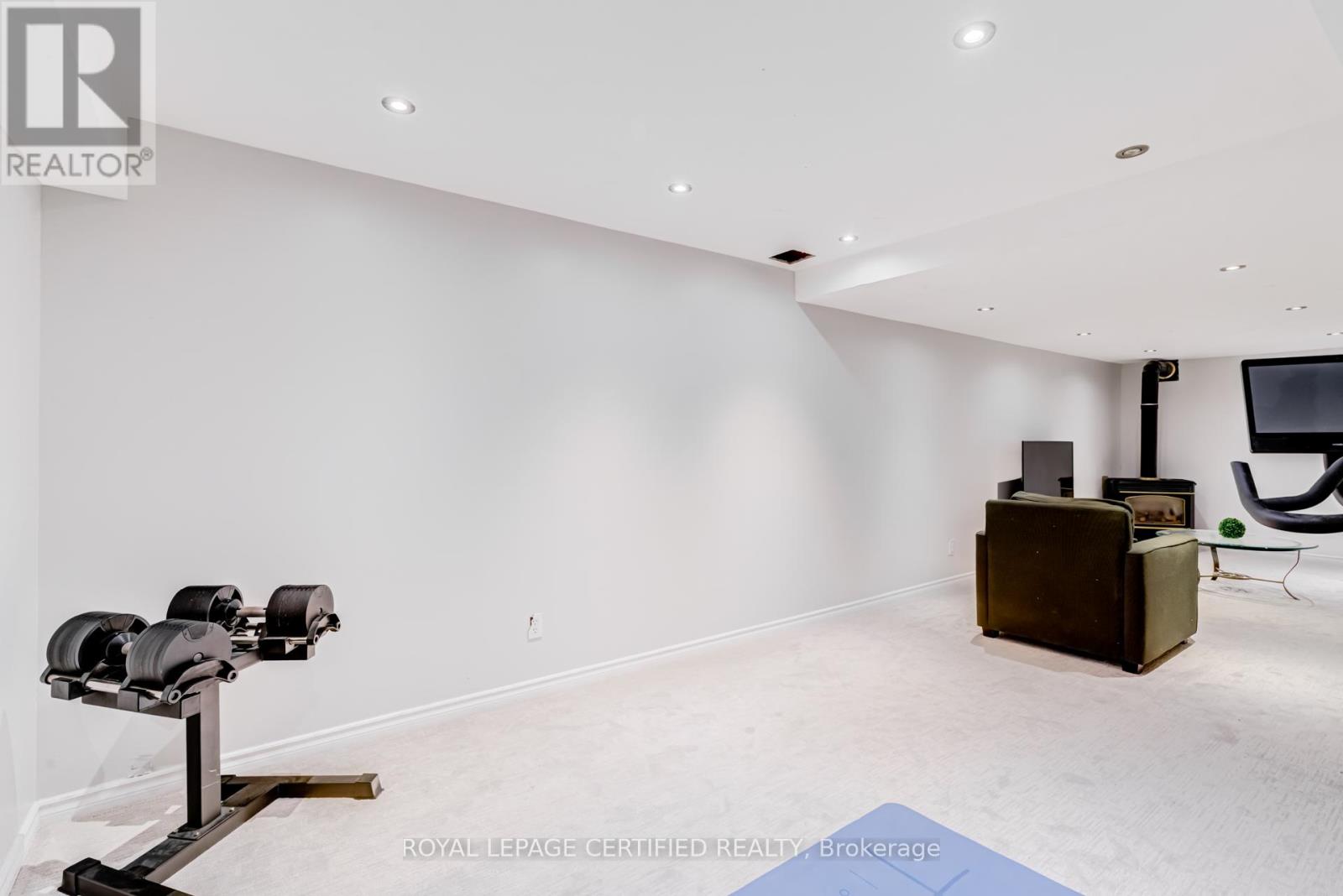 2197 OAKRIDGE CRESCENT, Burlington (Headon), Ontario, L7M4C8 — Photo 2