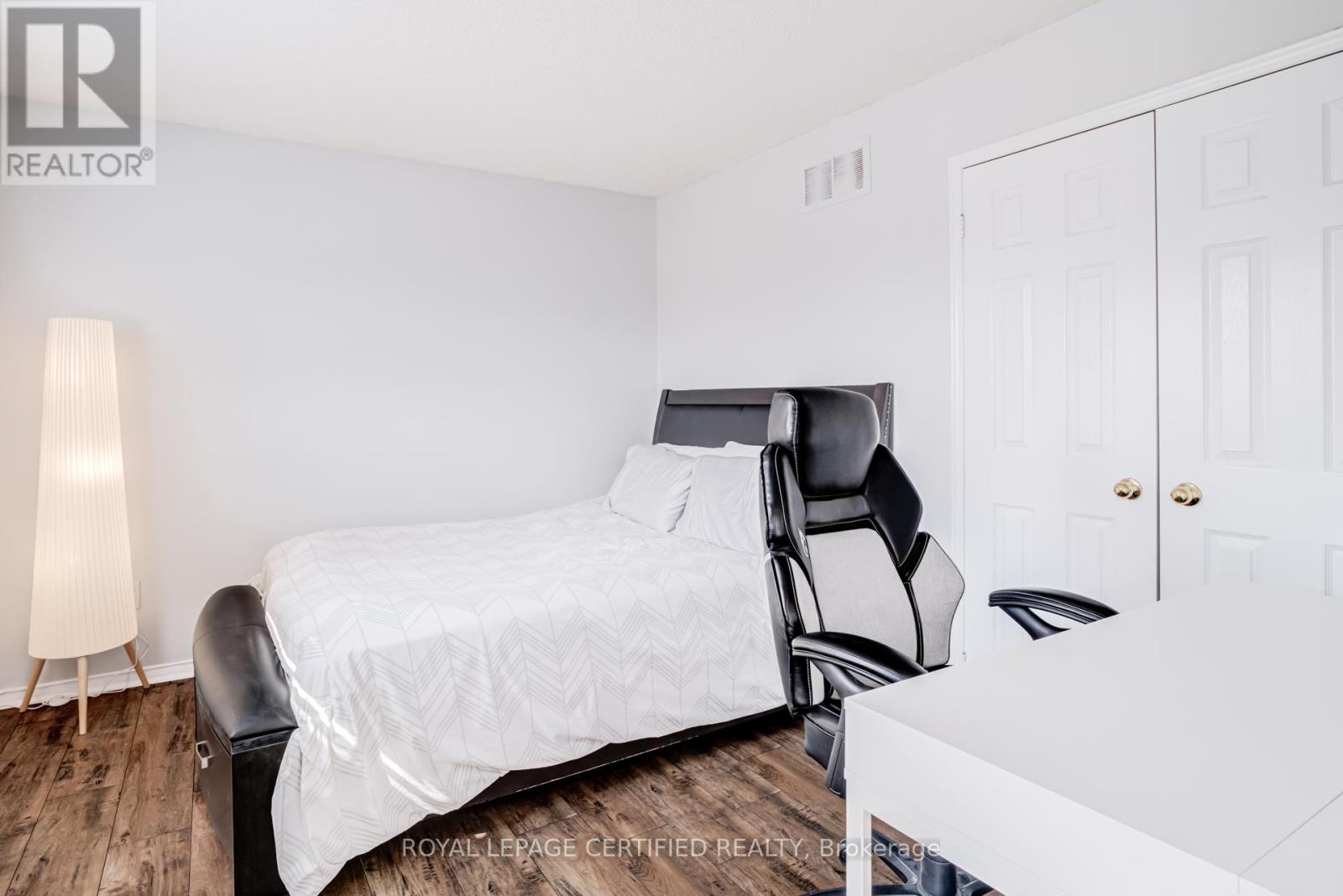 2197 OAKRIDGE CRESCENT, Burlington (Headon), Ontario, L7M4C8 — Photo 6