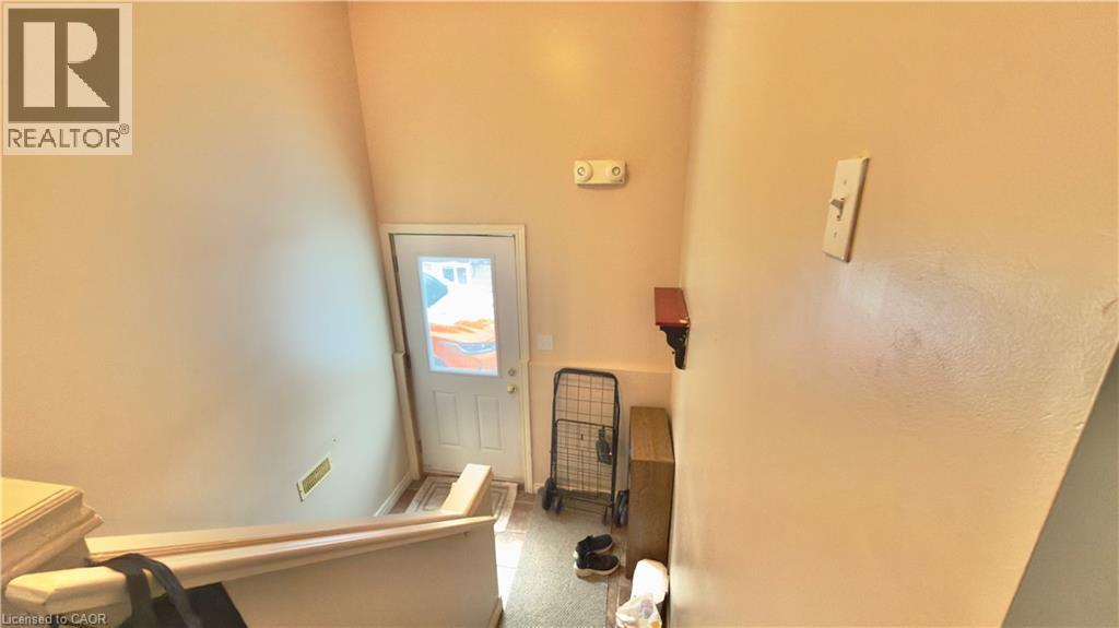 16 MARSHALL Street Unit# B, Waterloo, Ontario, N2J2T2 — Photo 10