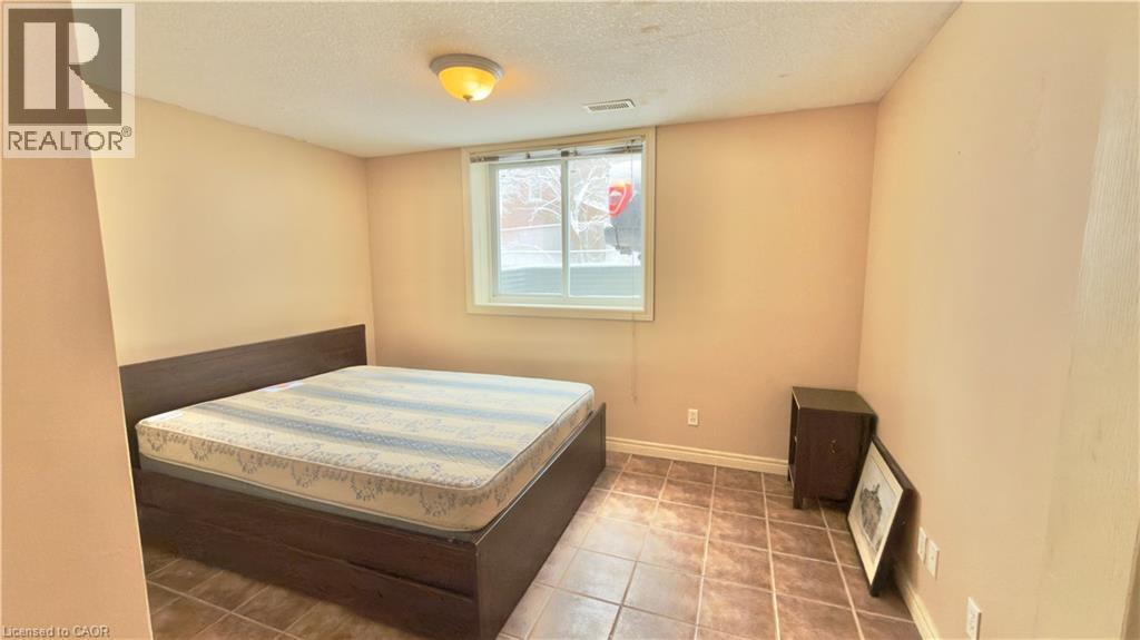 16 MARSHALL Street Unit# B, Waterloo, Ontario, N2J2T2 — Photo 17