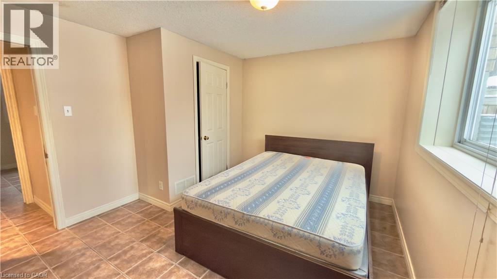 16 MARSHALL Street Unit# B, Waterloo, Ontario, N2J2T2 — Photo 18