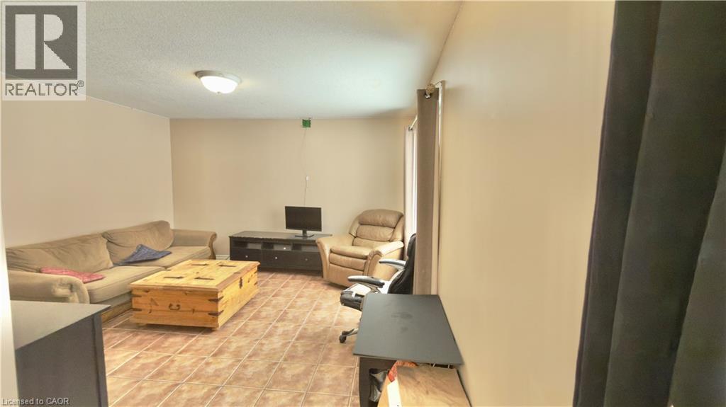 16 MARSHALL Street Unit# B, Waterloo, Ontario, N2J2T2 — Photo 4