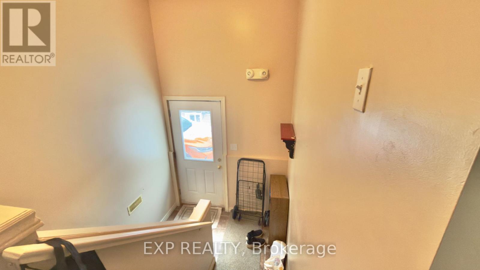 B - 16 MARSHALL STREET, Waterloo, Ontario, N2J2T2 — Photo 10