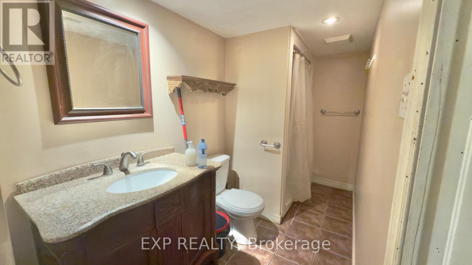 B - 16 MARSHALL STREET, Waterloo, Ontario, N2J2T2 — Photo 12