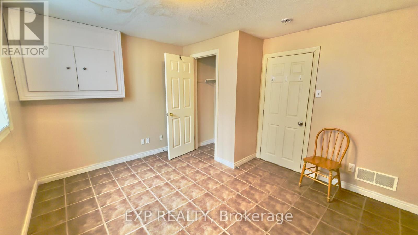 B - 16 MARSHALL STREET, Waterloo, Ontario, N2J2T2 — Photo 14