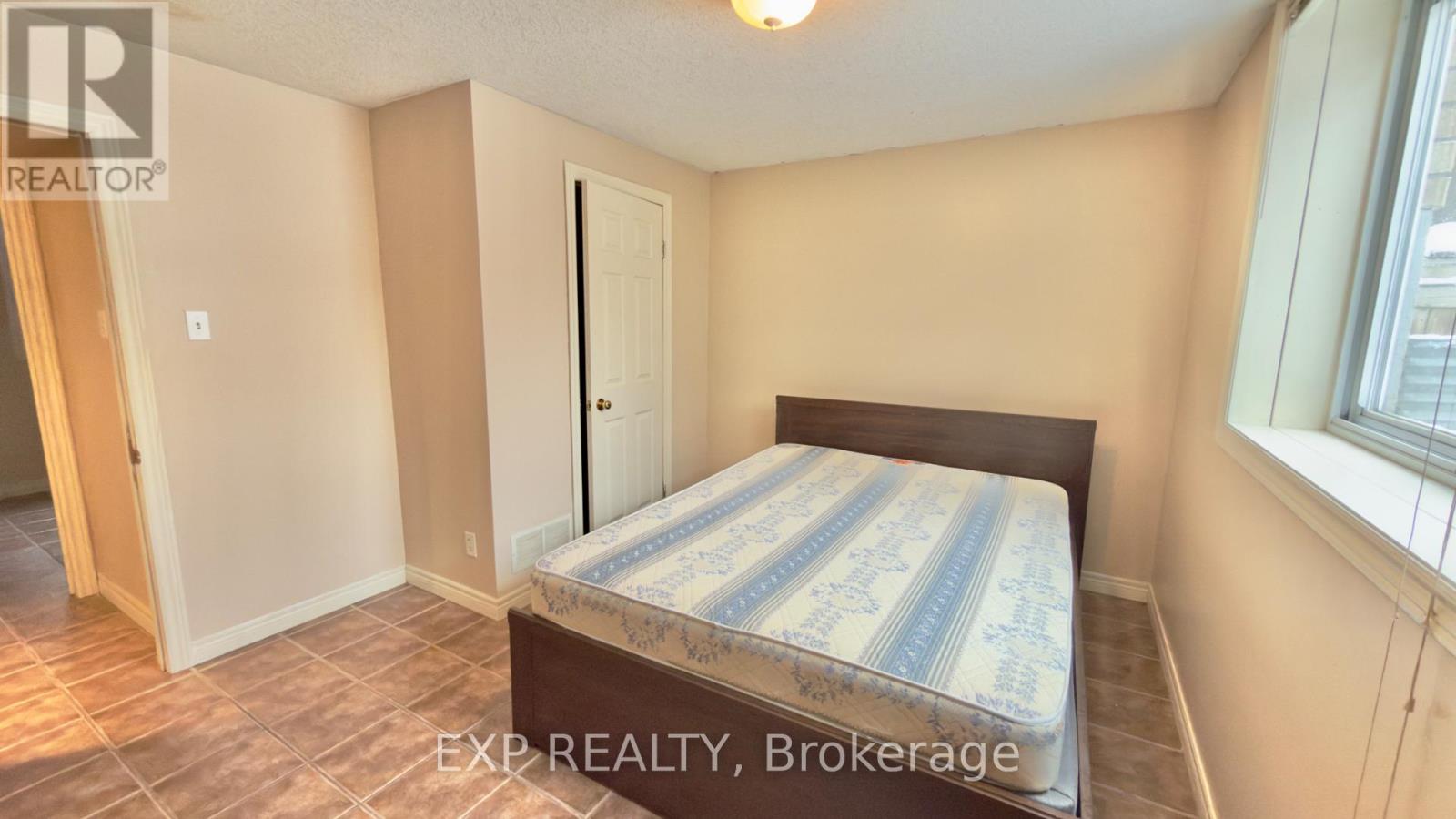 B - 16 MARSHALL STREET, Waterloo, Ontario, N2J2T2 — Photo 18