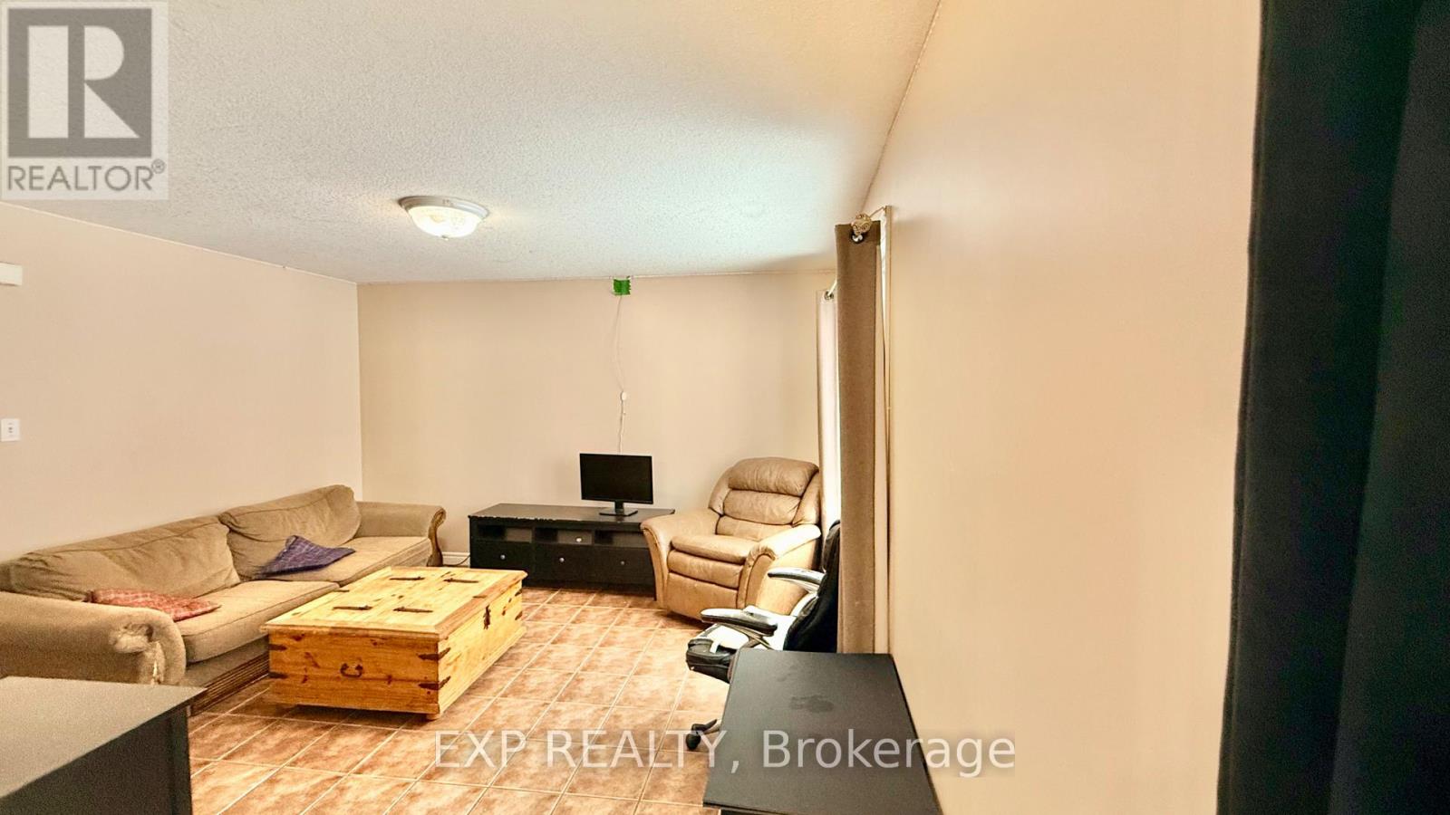 B - 16 MARSHALL STREET, Waterloo, Ontario, N2J2T2 — Photo 3