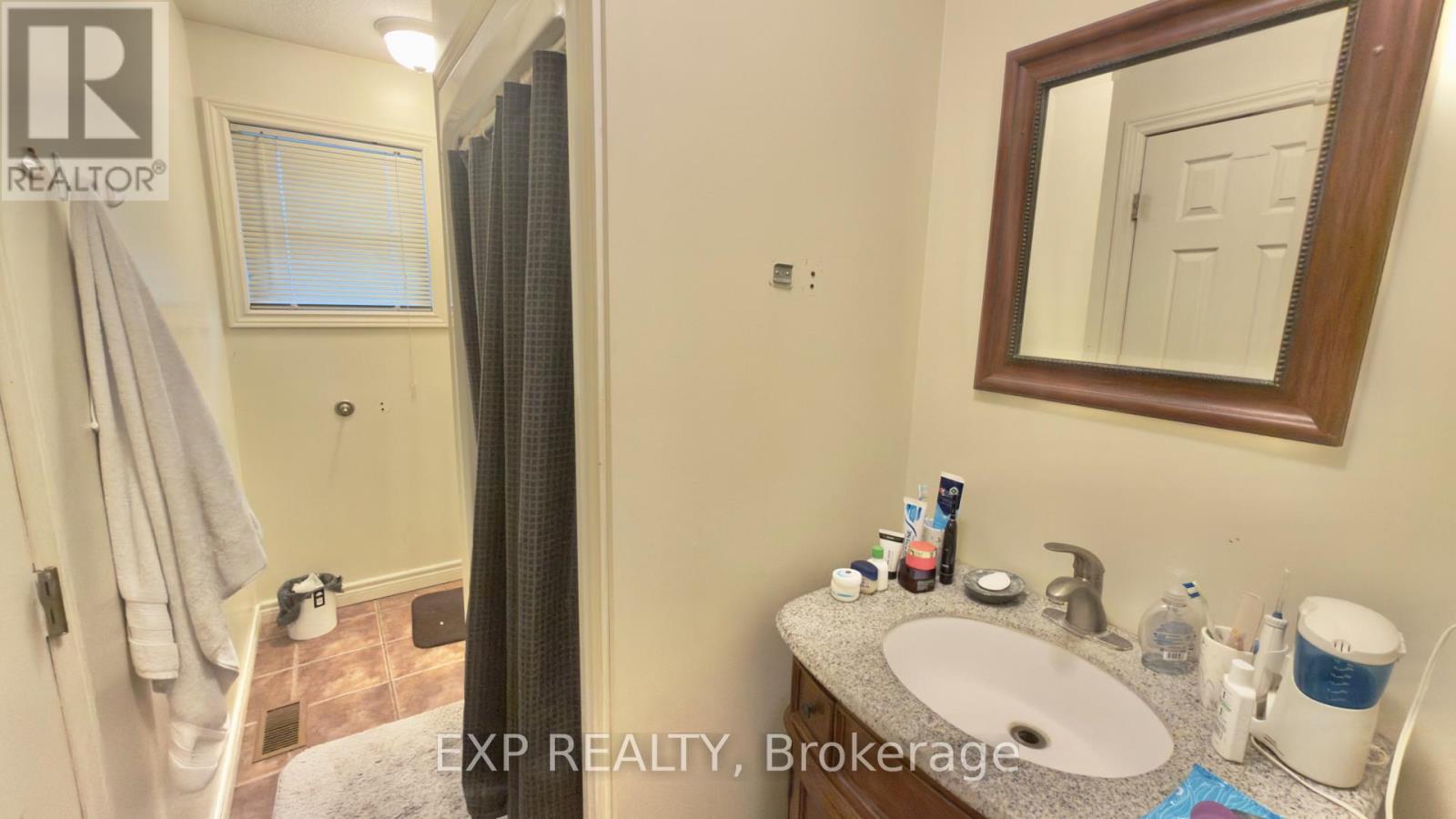 B - 16 MARSHALL STREET, Waterloo, Ontario, N2J2T2 — Photo 8