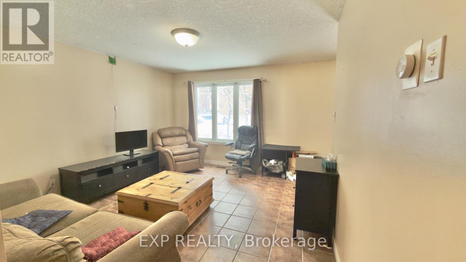 B - 16 MARSHALL STREET, Waterloo, Ontario, N2J2T2 — Photo 9