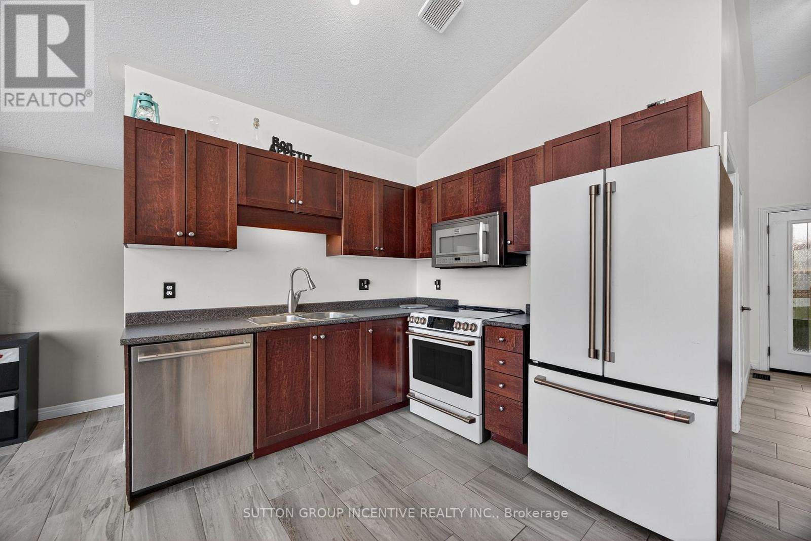 211 MOON POINT DRIVE, Oro-Medonte, Ontario, L3V6H1 — Photo 13