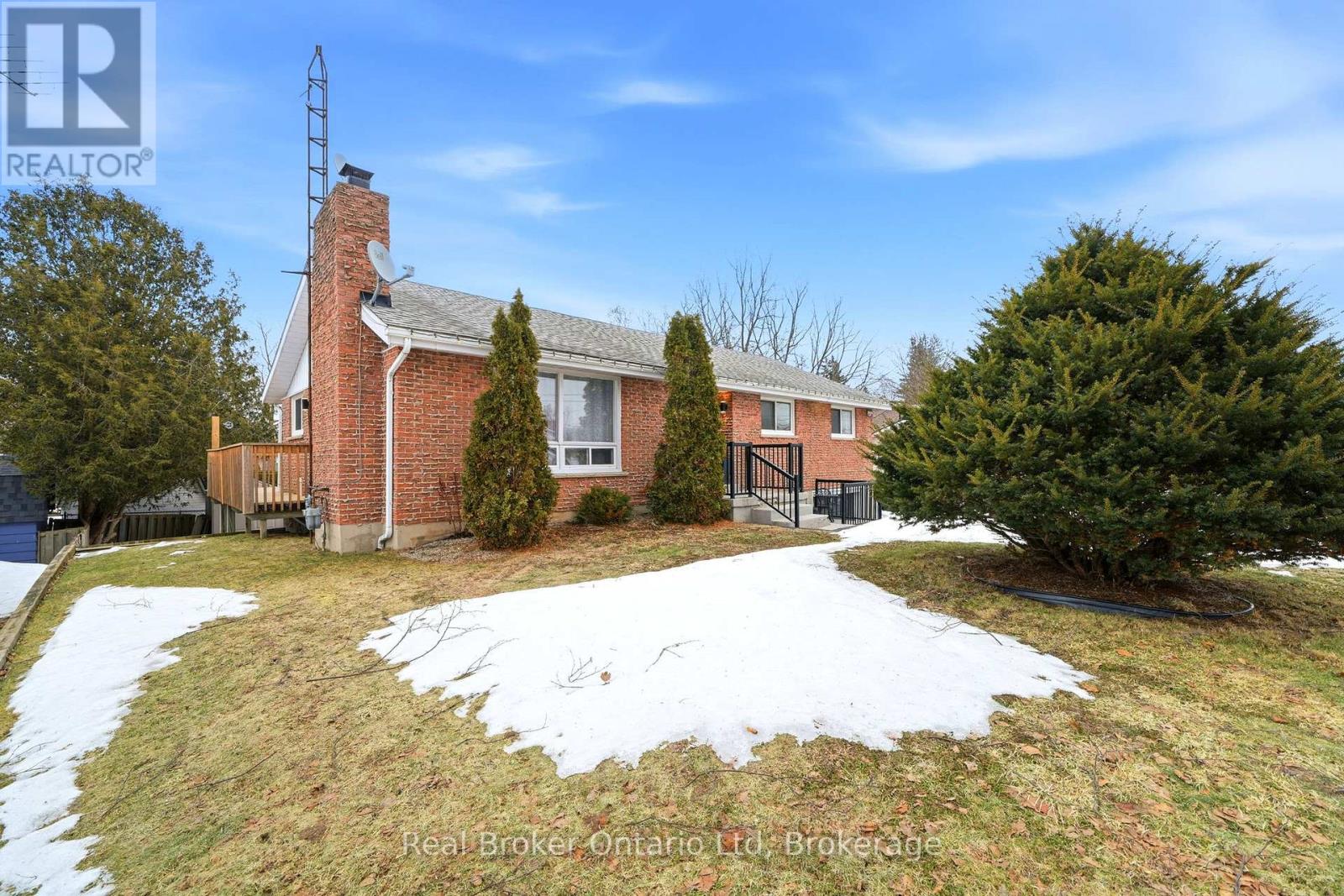 8271 93 HIGHWAY, Tiny (Wyebridge), Ontario, L0K2E1 — Photo 2