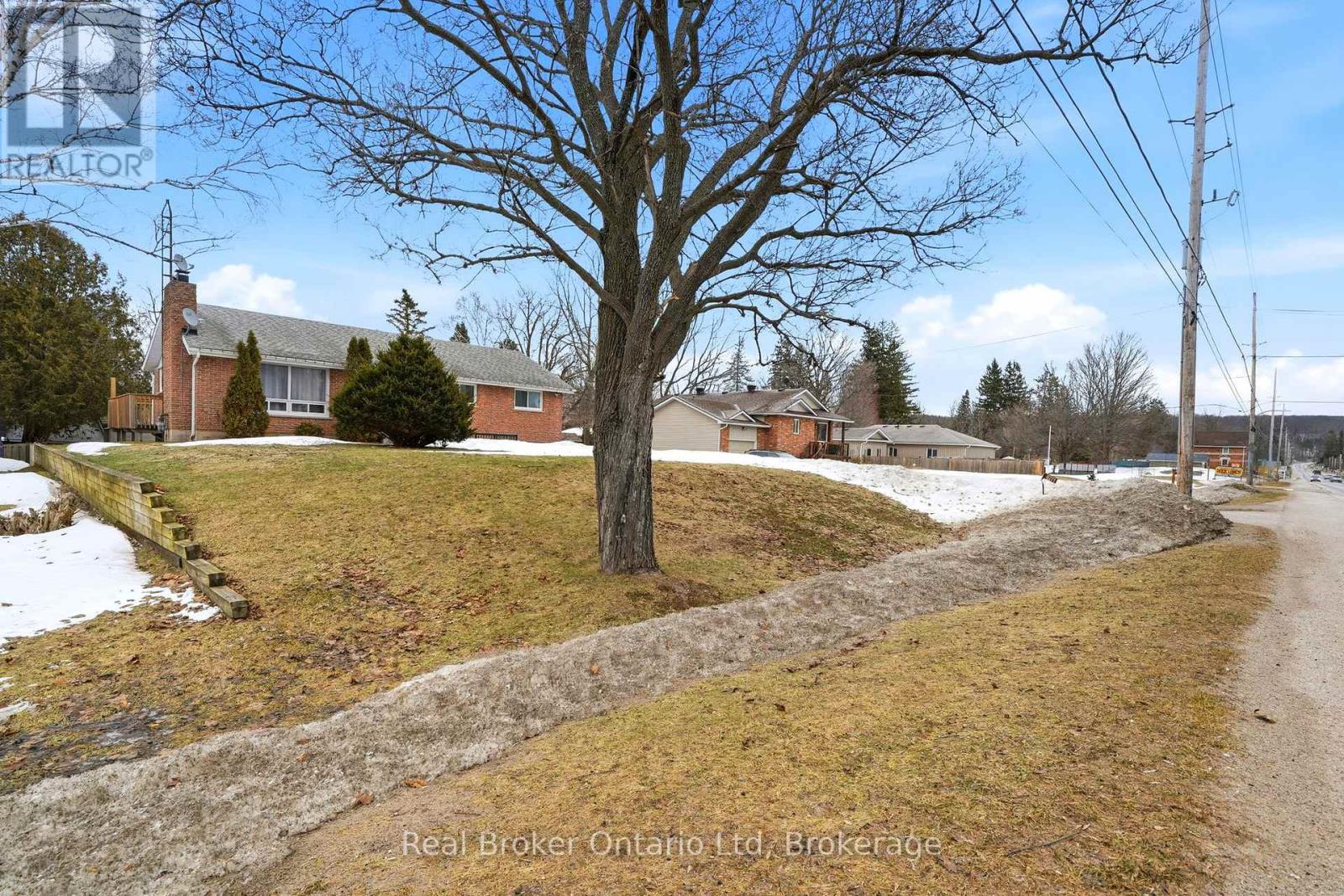 8271 93 HIGHWAY, Tiny (Wyebridge), Ontario, L0K2E1 — Photo 3