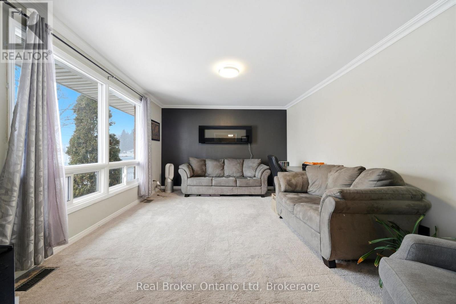 8271 93 HIGHWAY, Tiny (Wyebridge), Ontario, L0K2E1 — Photo 6