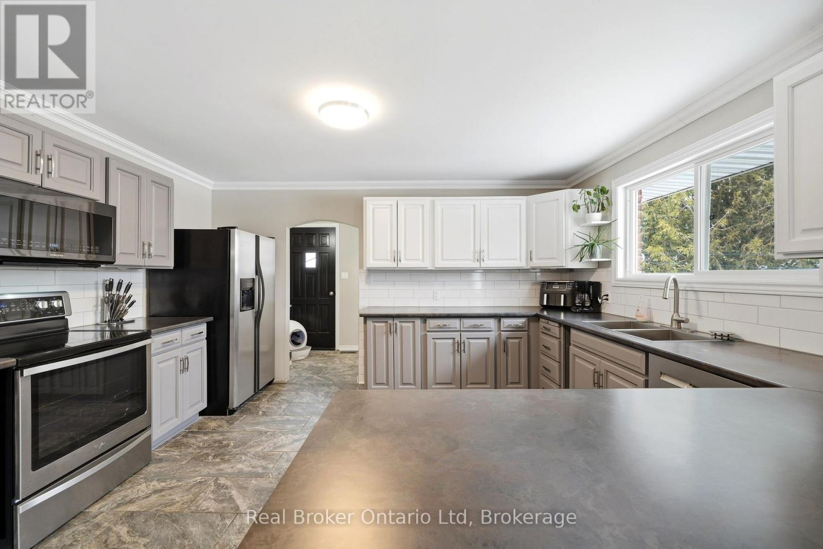 8271 93 HIGHWAY, Tiny (Wyebridge), Ontario, L0K2E1 — Photo 9