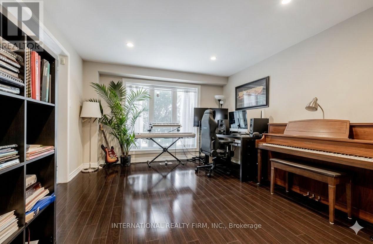 63 BURKWOOD CRESCENT, Toronto (Malvern), Ontario, M1B1N9 — Photo 2