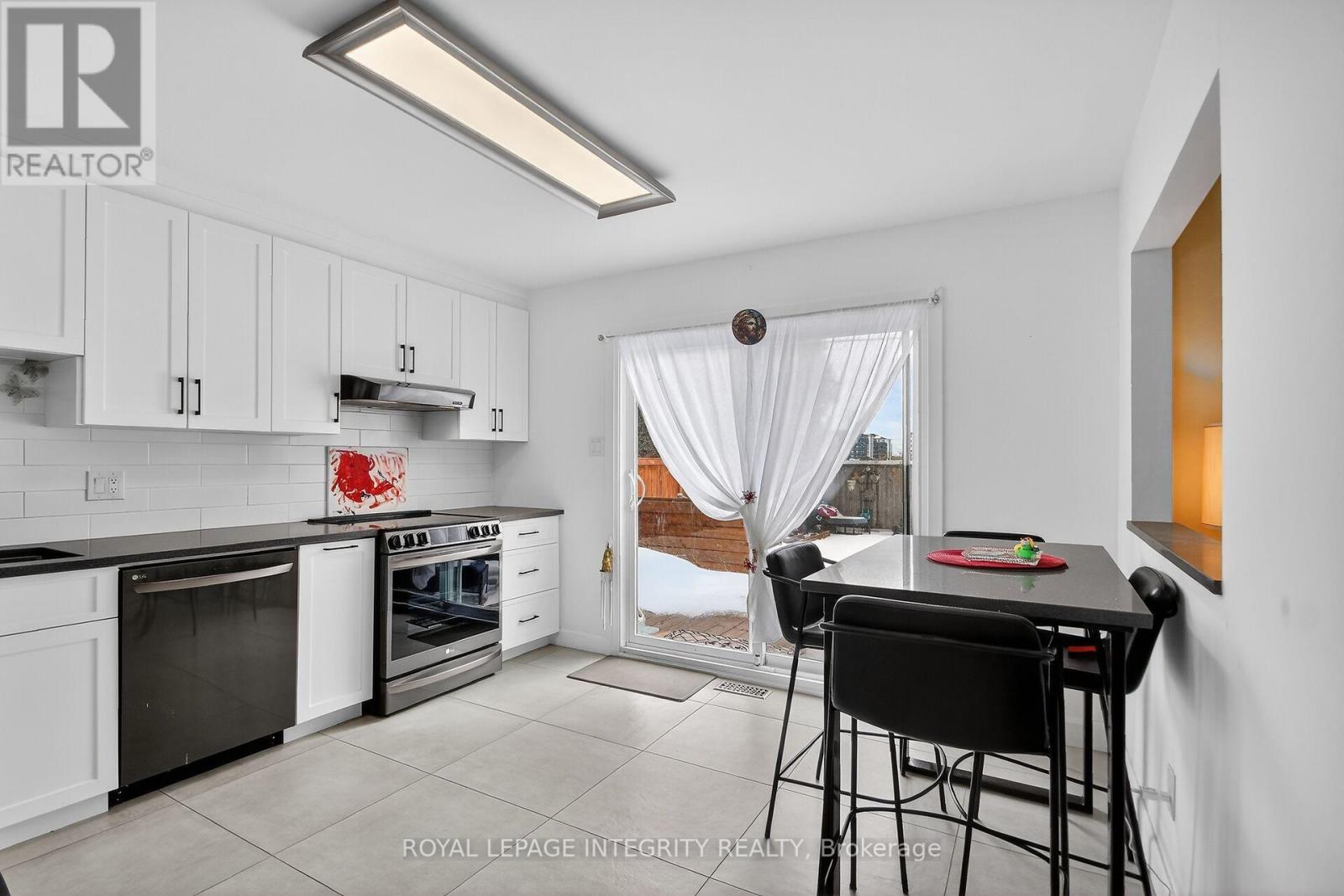 2092 LEGRAND CRESCENT, Ottawa, Ontario, K1E3T6 — Photo 11