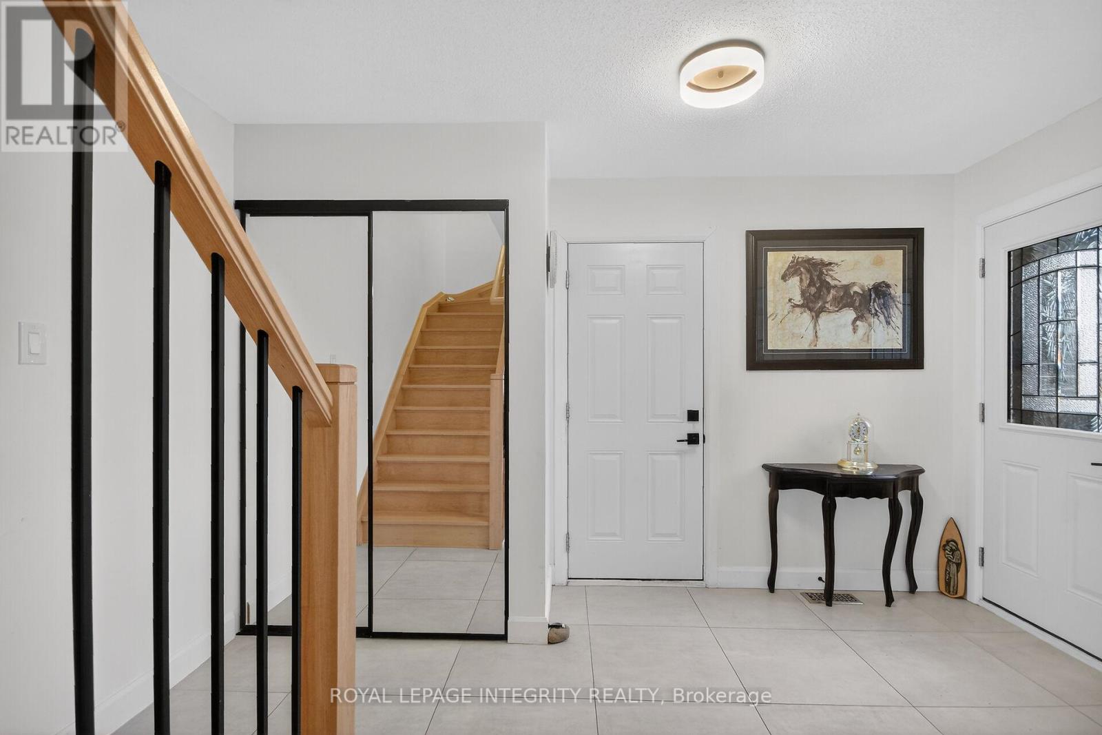 2092 LEGRAND CRESCENT, Ottawa, Ontario, K1E3T6 — Photo 5
