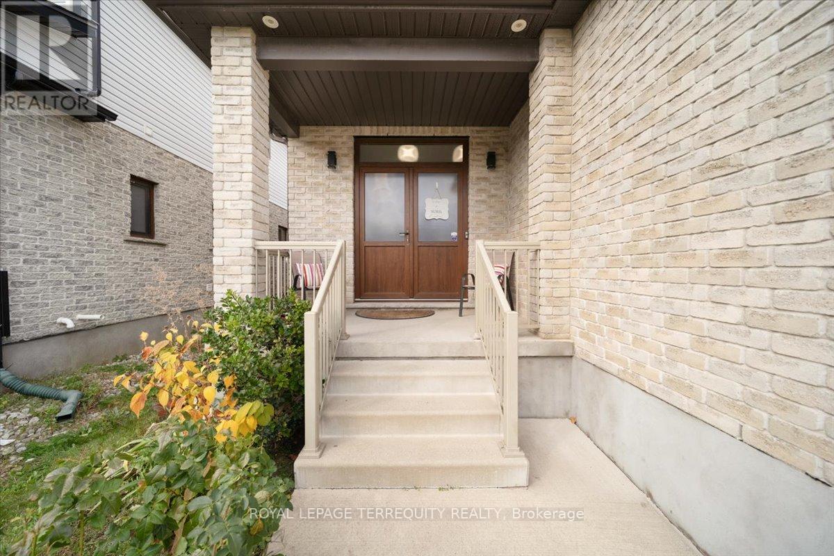 131 MAPLE BUSH DRIVE, Cambridge, Ontario, N1T0B7 — Photo 2