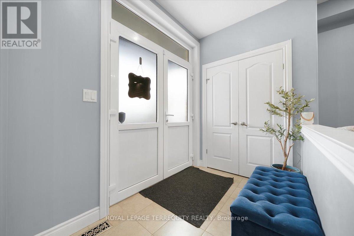 131 MAPLE BUSH DRIVE, Cambridge, Ontario, N1T0B7 — Photo 3