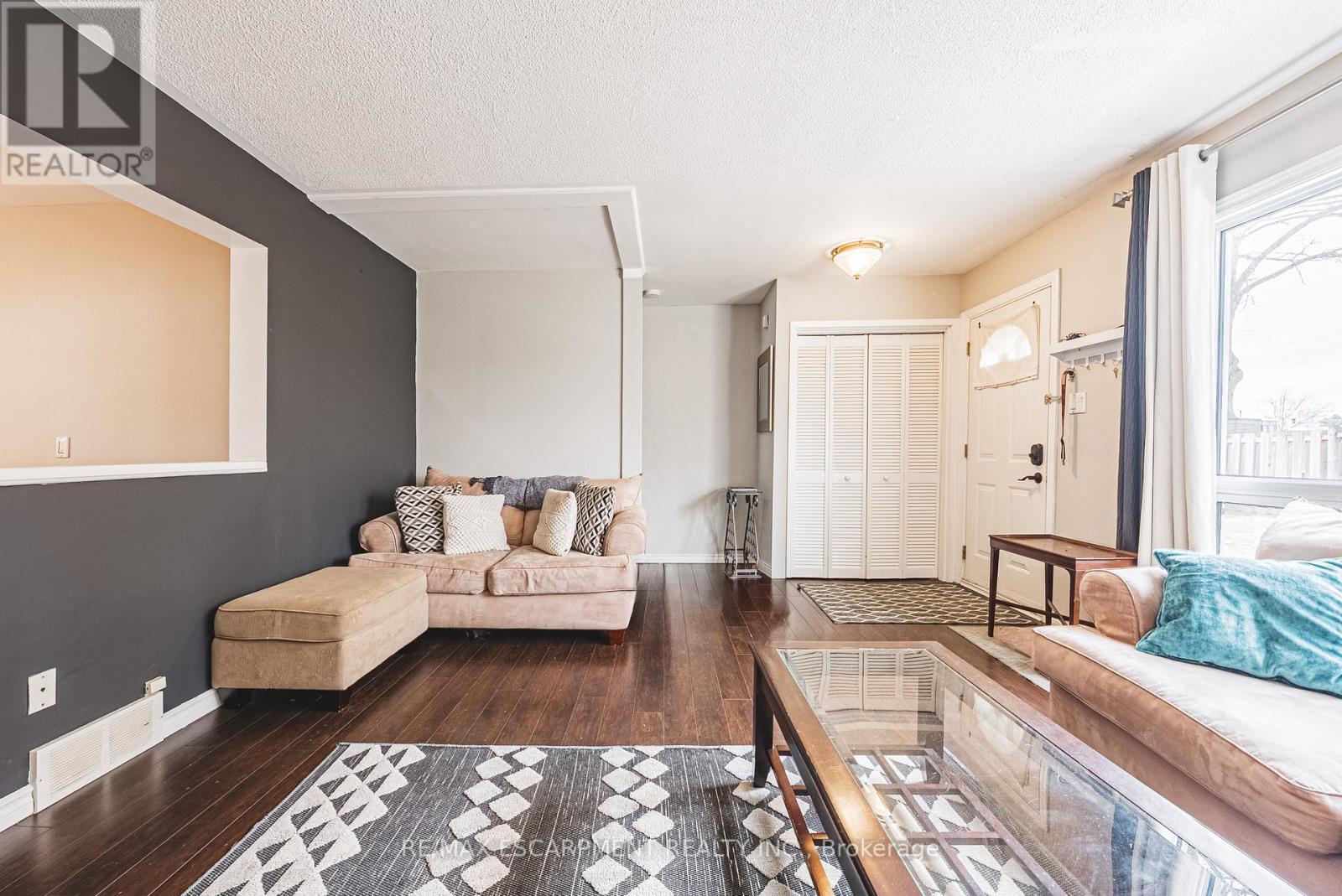 38 GLENBURN COURT, Hamilton (Riverdale), Ontario, L8E1C8 — Photo 2