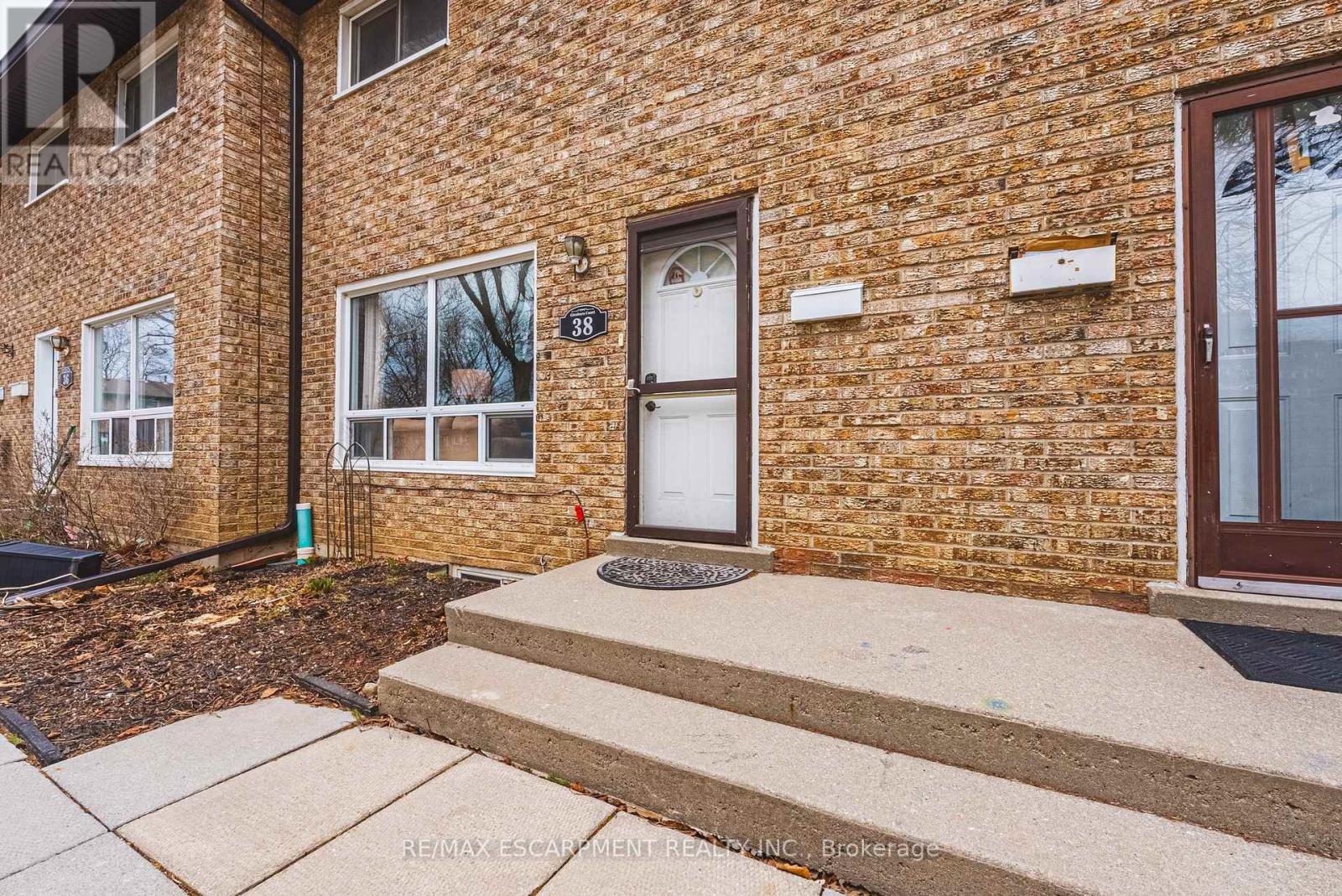 38 GLENBURN COURT, Hamilton (Riverdale), Ontario, L8E1C8 — Photo 5