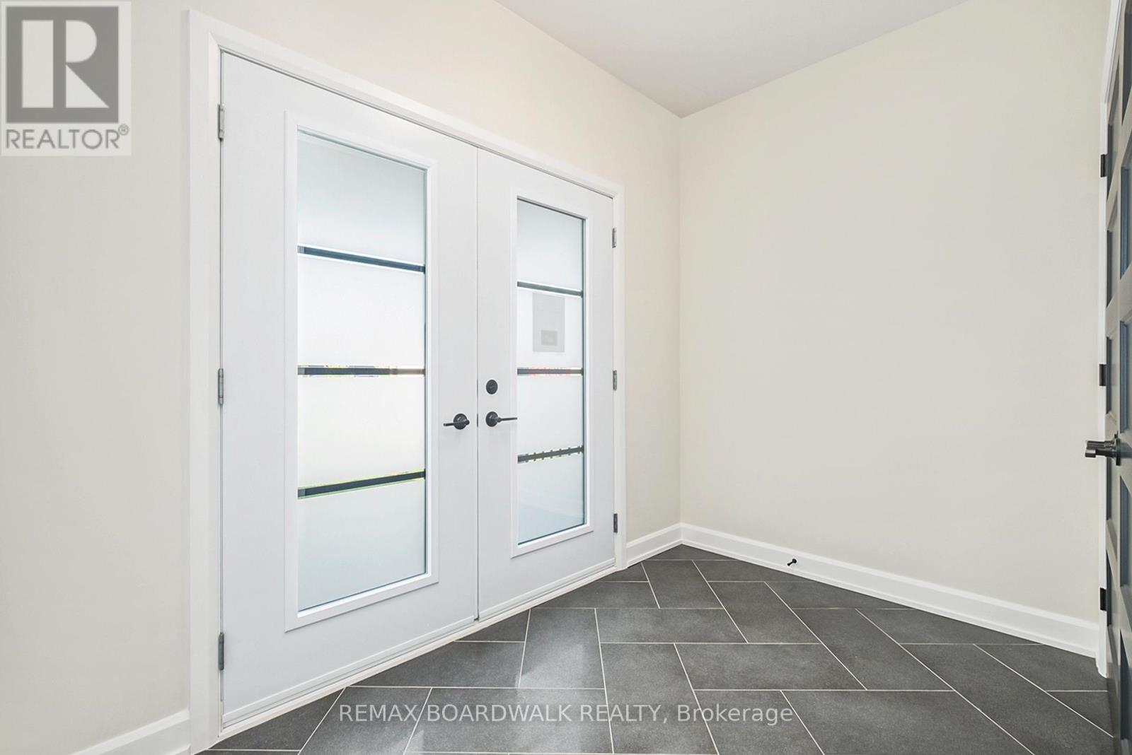 1035 CHABLIS CRESCENT, Russell, Ontario, K0A1W0 — Photo 2