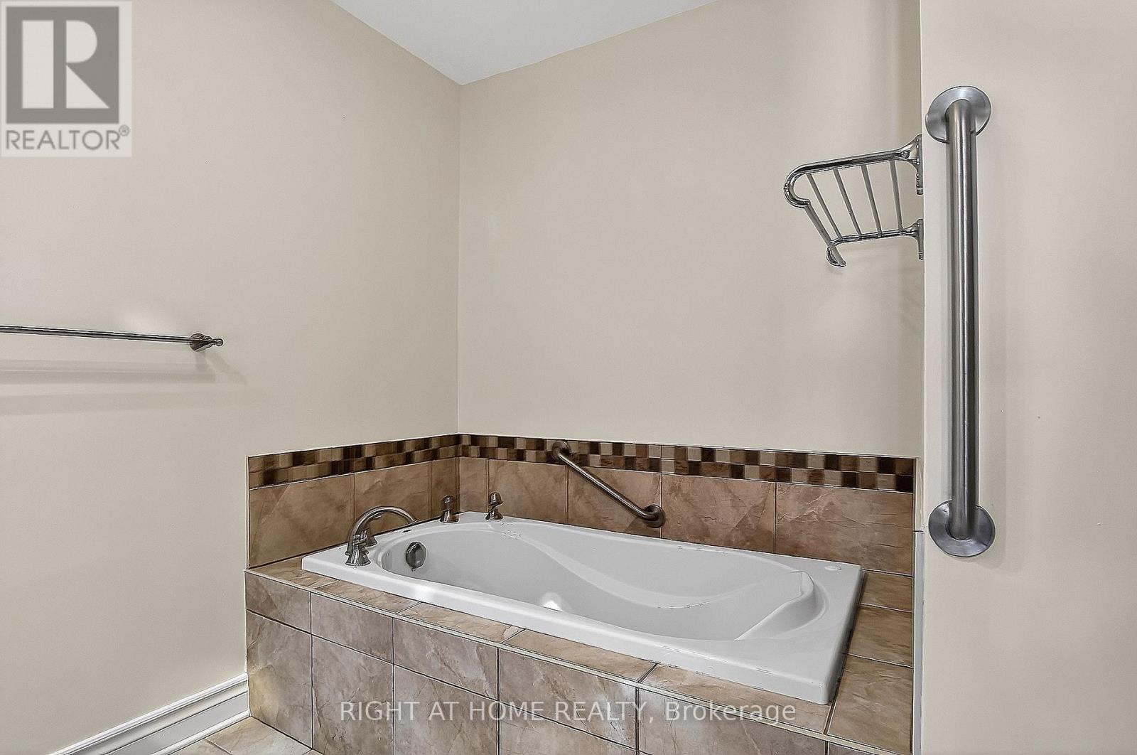 100 DARLINGTON PRIVATE W, Ottawa, Ontario, K1V0X8 — Photo 22