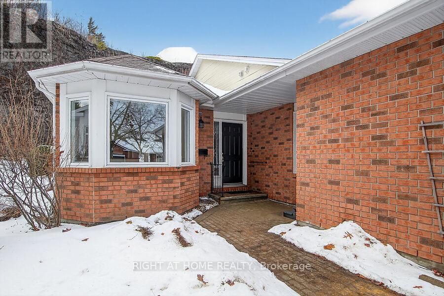 100 DARLINGTON PRIVATE W, Ottawa, Ontario, K1V0X8 — Photo 3