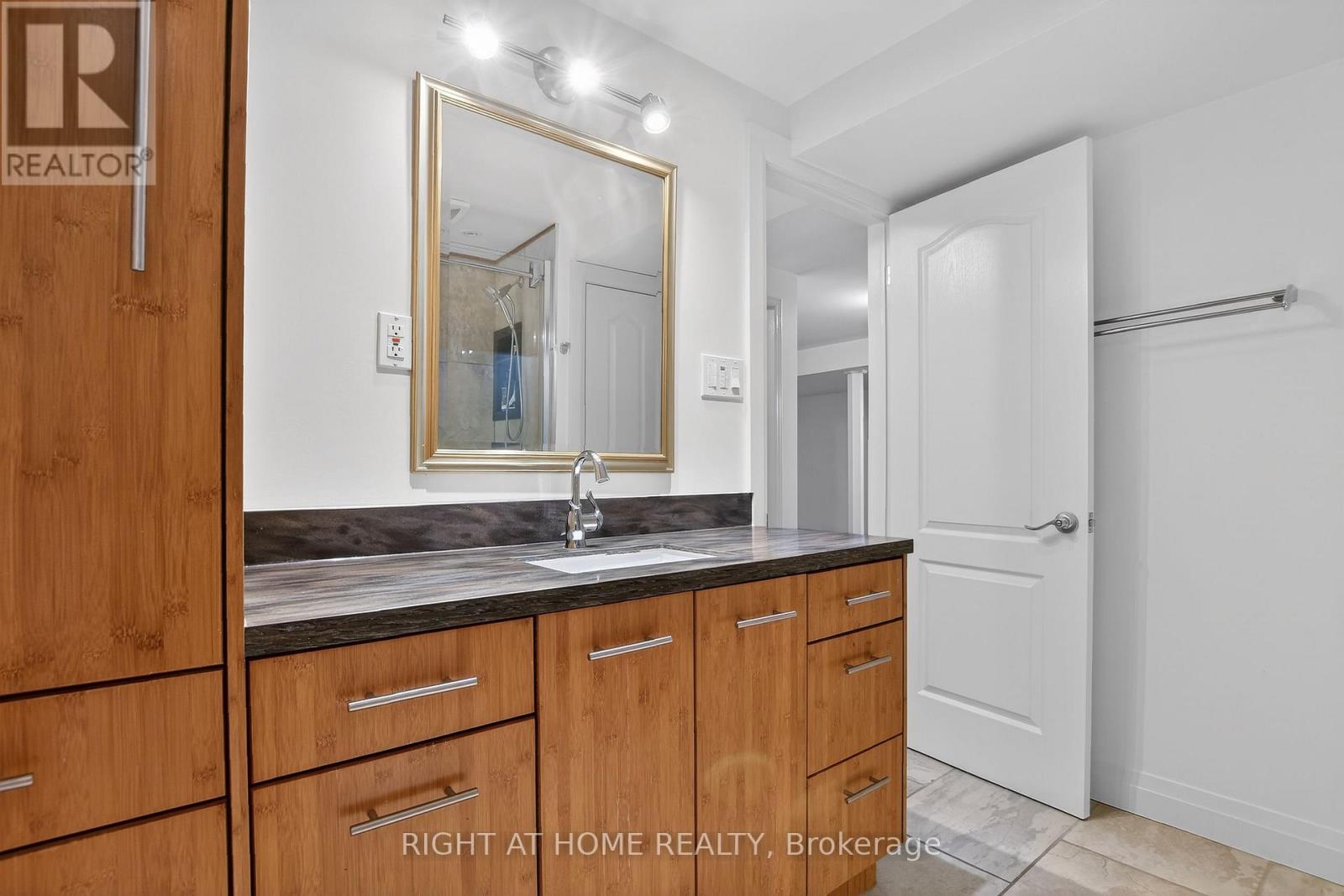 100 DARLINGTON PRIVATE W, Ottawa, Ontario, K1V0X8 — Photo 37