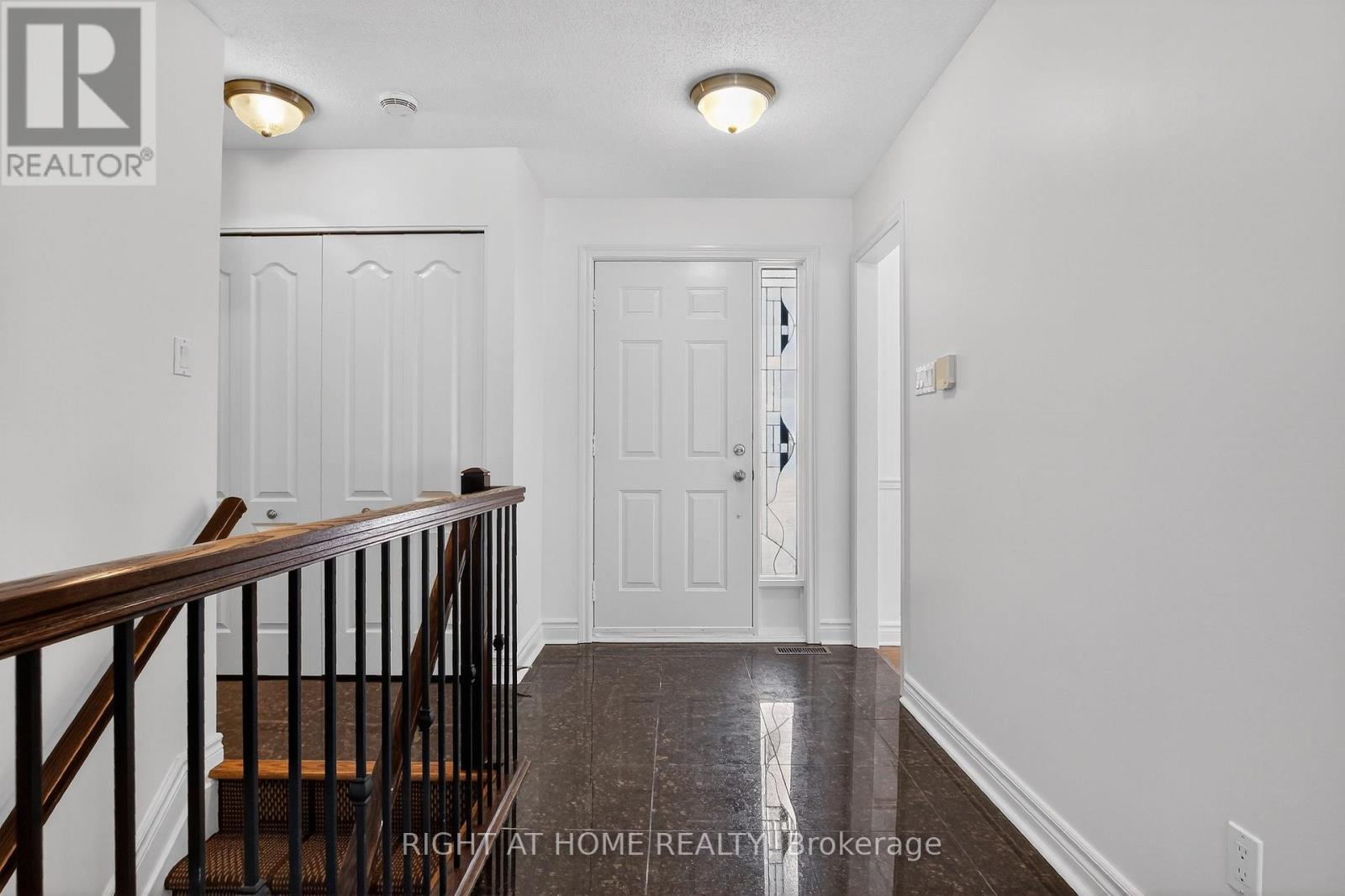 100 DARLINGTON PRIVATE W, Ottawa, Ontario, K1V0X8 — Photo 4