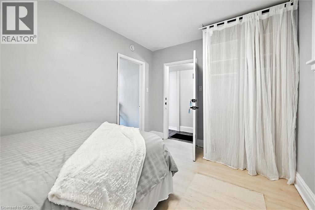 1047 MAIN Street E, Hamilton, Ontario, L8M1N5 — Photo 9