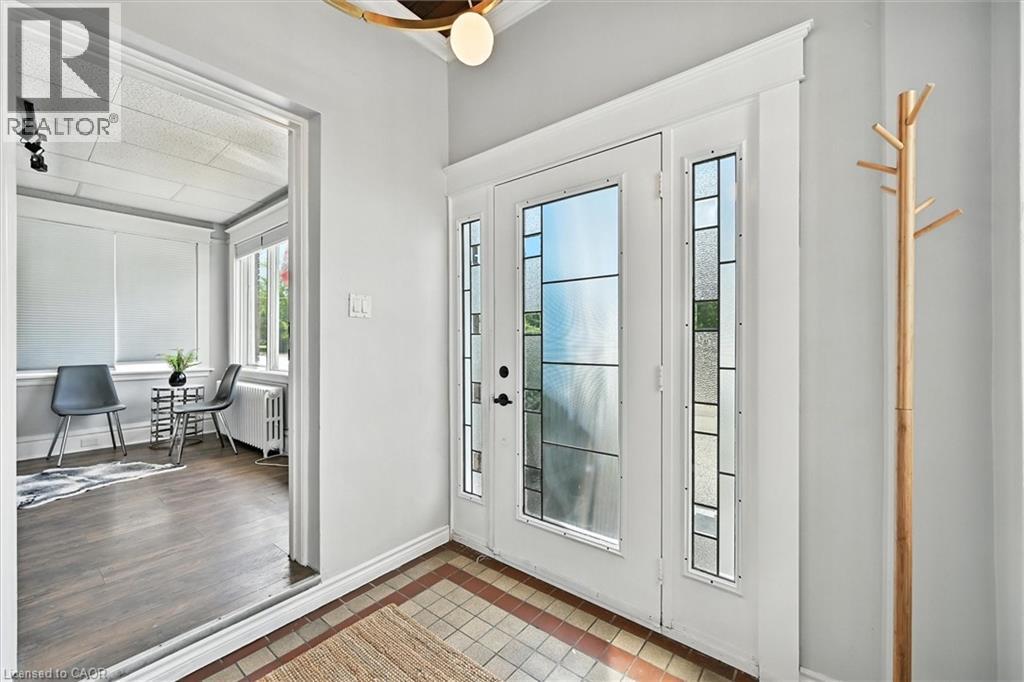 1047 MAIN Street E, Hamilton, Ontario, L8M1N5 — Photo 3