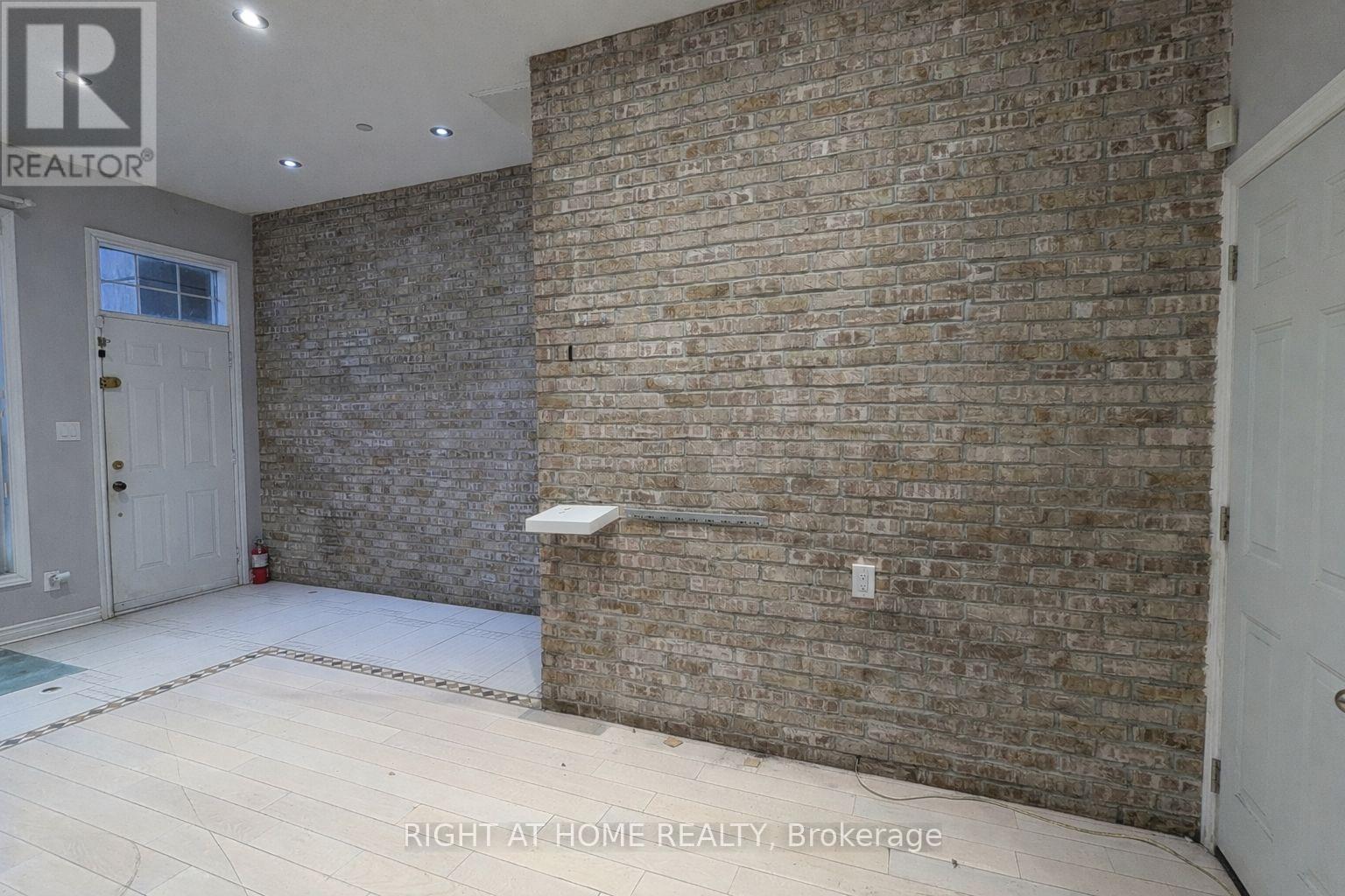 952 THE QUEENSWAY, Toronto (Stonegate-Queensway), Ontario, M8Z1P5 — Photo 4