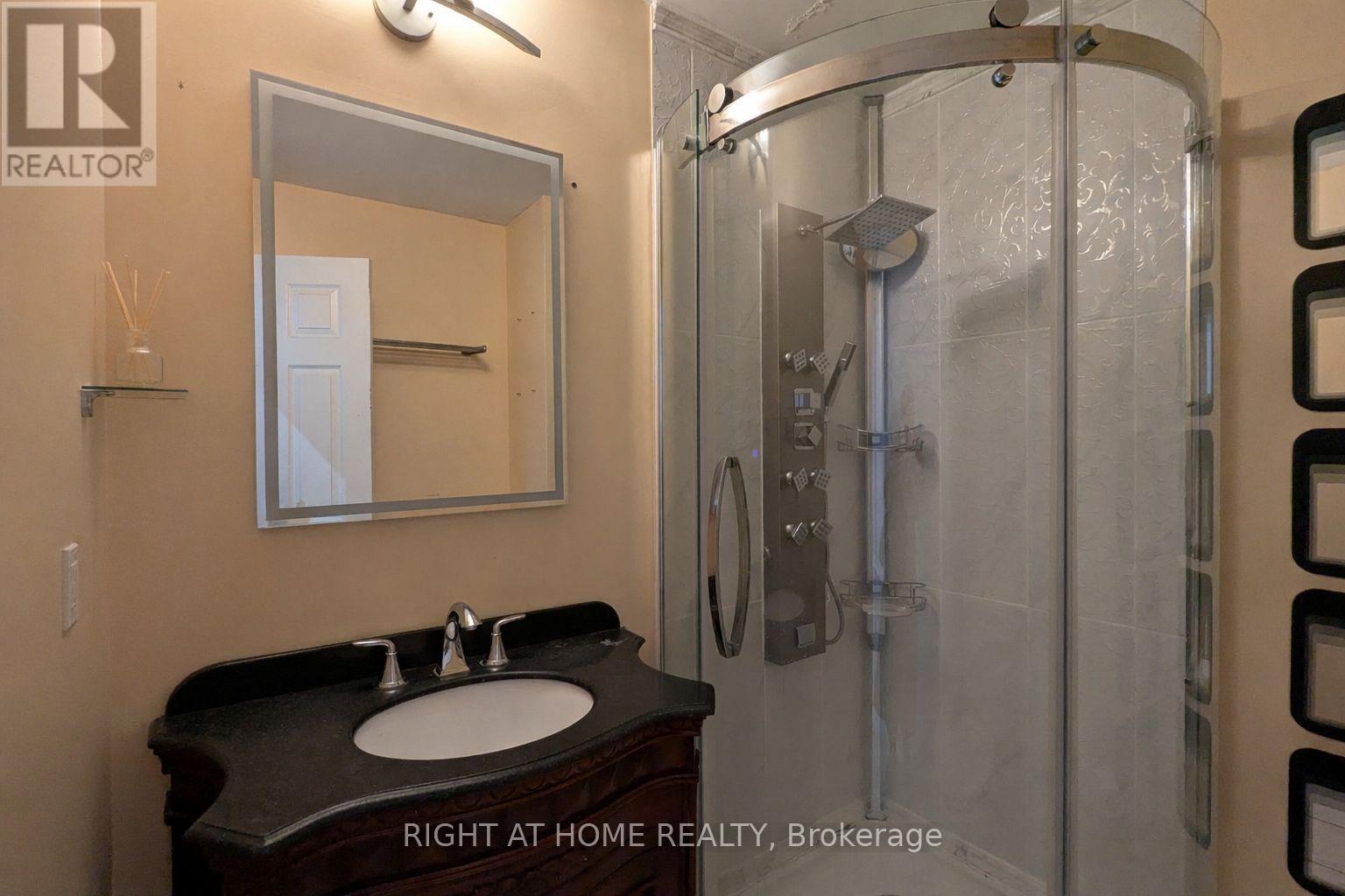 952 THE QUEENSWAY, Toronto (Stonegate-Queensway), Ontario, M8Z1P5 — Photo 5