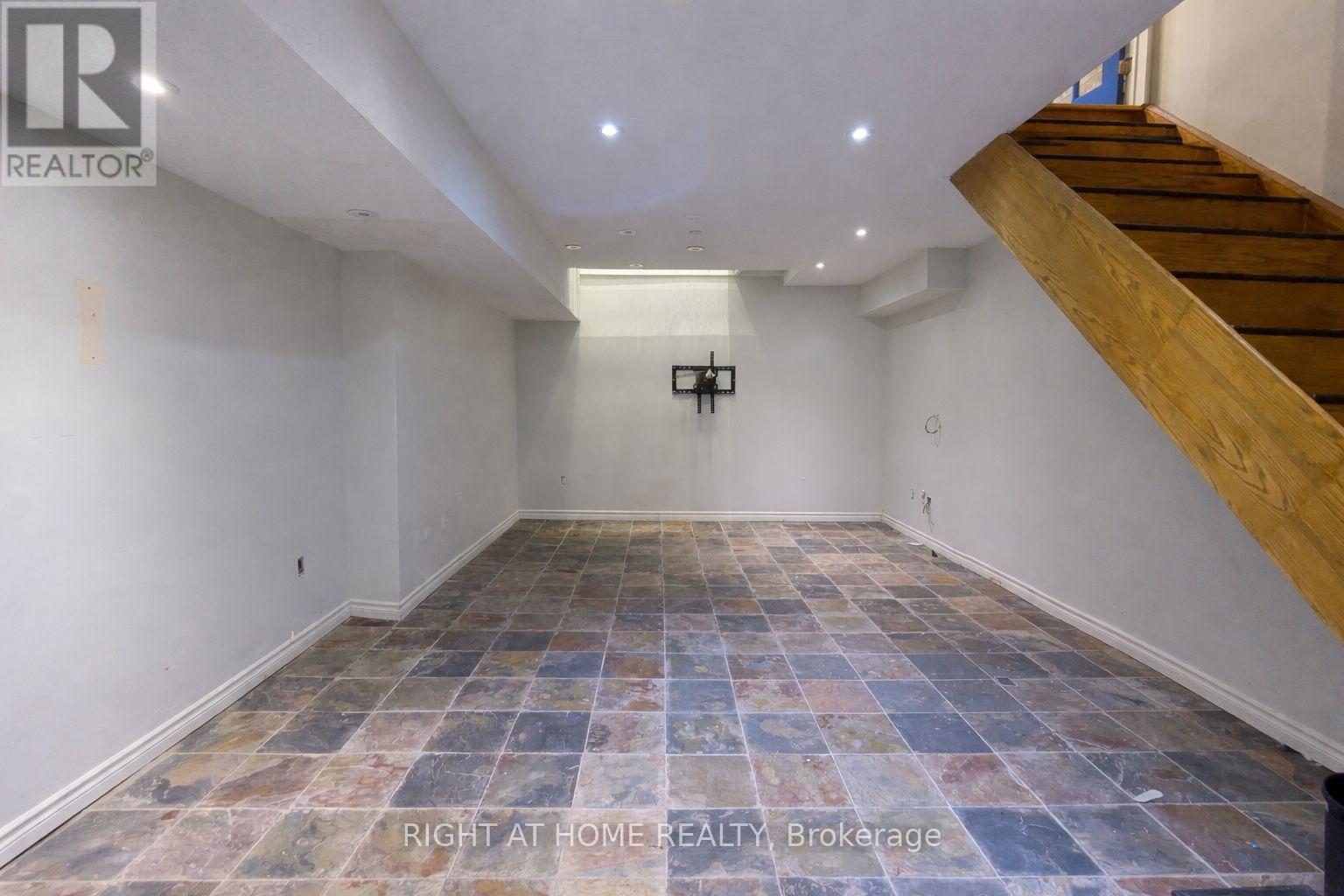 952 THE QUEENSWAY, Toronto (Stonegate-Queensway), Ontario, M8Z1P5 — Photo 6