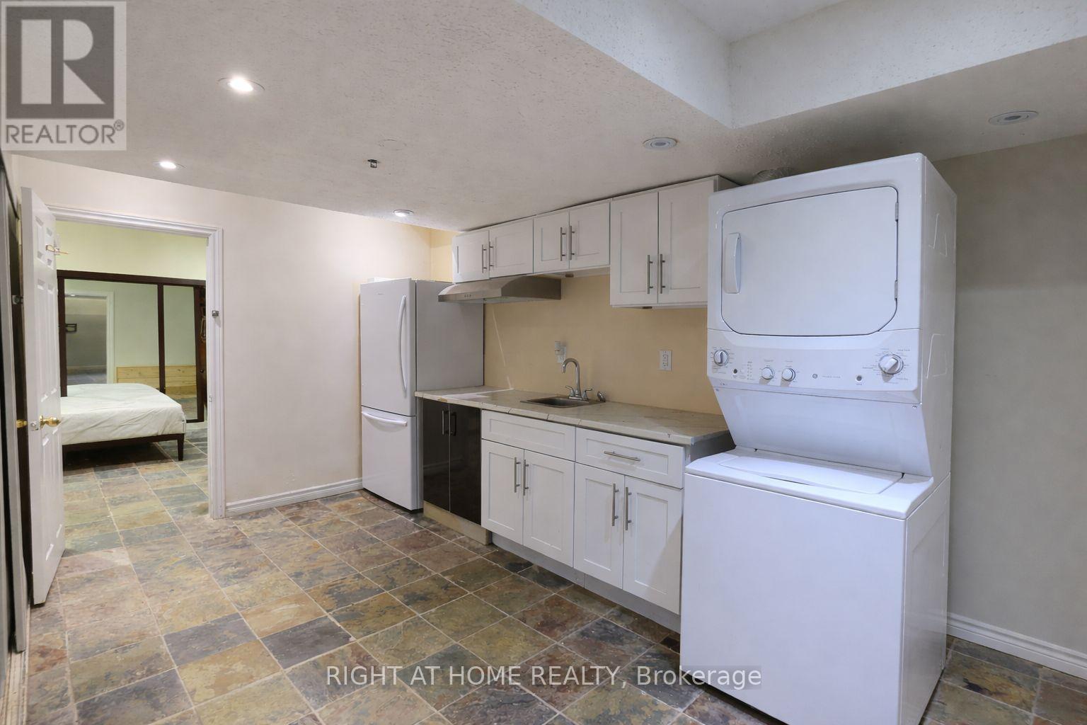 952 THE QUEENSWAY, Toronto (Stonegate-Queensway), Ontario, M8Z1P5 — Photo 7