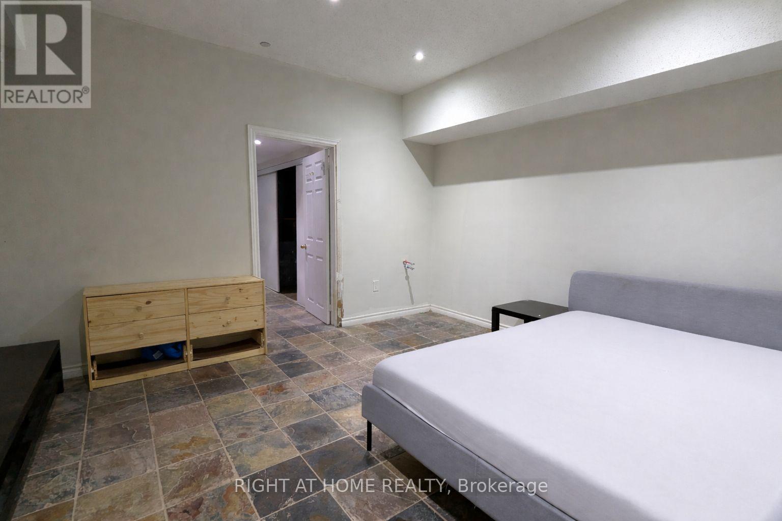 952 THE QUEENSWAY, Toronto (Stonegate-Queensway), Ontario, M8Z1P5 — Photo 9