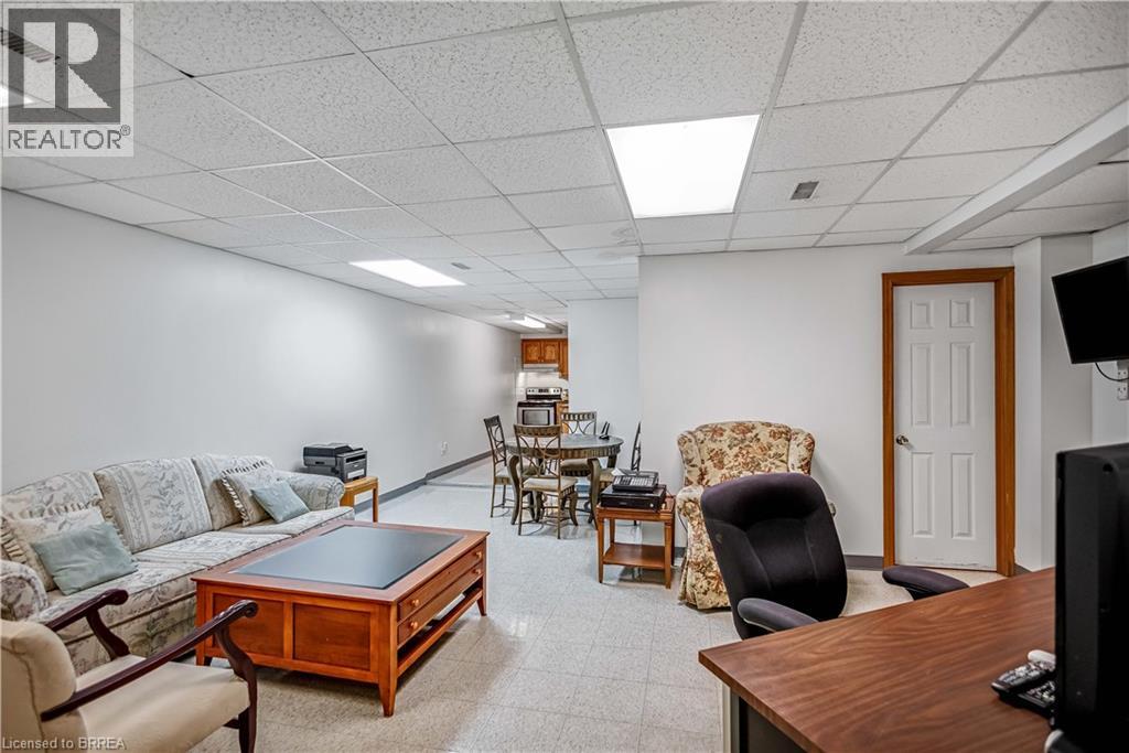 215 GRAND RIVER Avenue, Brantford, Ontario, N3T4Y3 — Photo 2