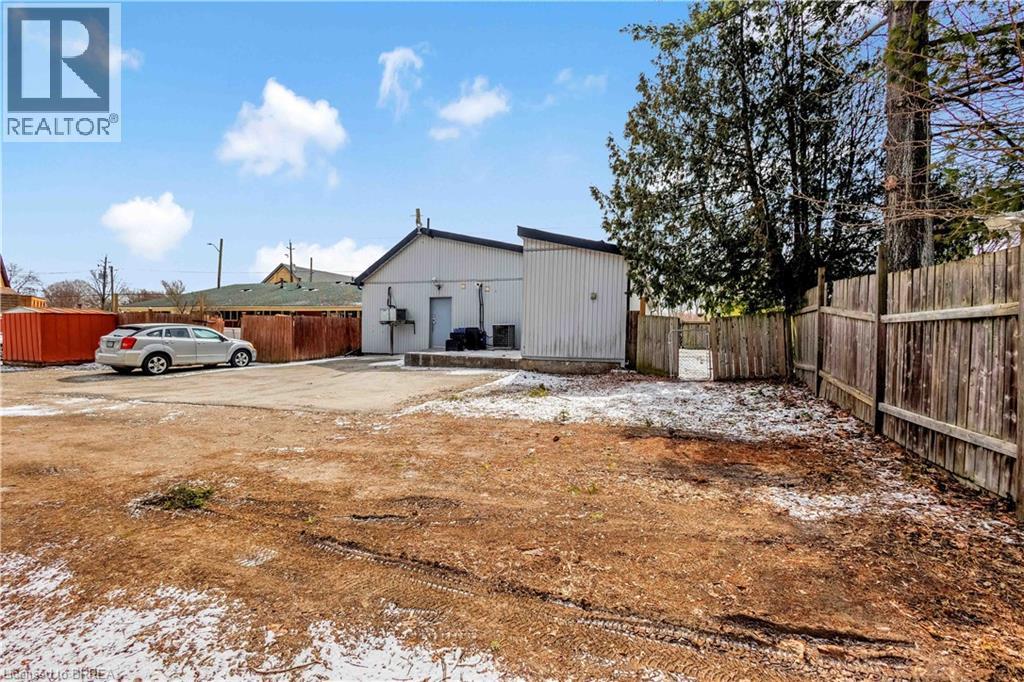 215 GRAND RIVER Avenue, Brantford, Ontario, N3T4Y3 — Photo 24